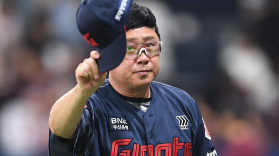 "마음은 늘 한결같지, 올시즌엔 꼭 달라져야" 롯데 김태형 감독이 외치는 '절박한 가을'