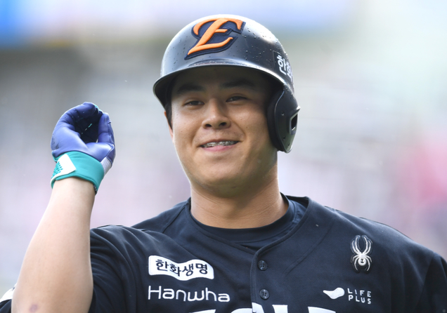 '다년계약 협상중' 노시환, 일단 연봉 10억원...한화, 2026 연봉계약 완료 '억대 13명'