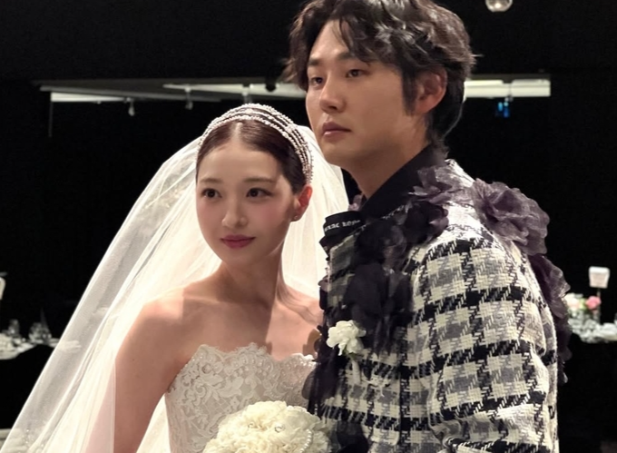 "신부보다 화려하더니..." 김지연·정철원 파경 암시 속 '프릴 예복' 소환된 사연