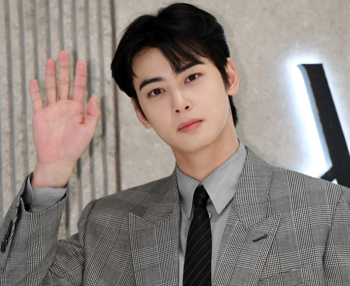 "깊이 반성한다"며 입장문 발표한 차은우, 구체적 해명 빠진 감성 호소에 싸늘한 여론