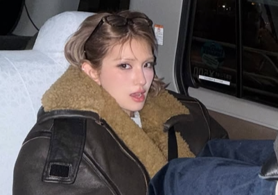 "택시서 신발 신고..." 전소미, '선 넘은 인증샷'에 공중도덕 논란