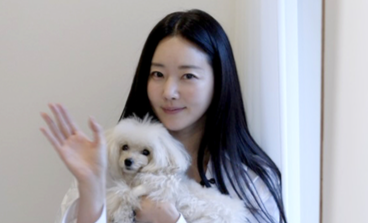 '47세' 김사랑, 반려견 미모 자랑하더니..."정작 본인이 더 예뻐"