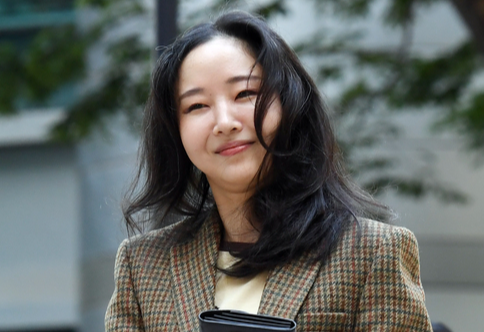 "대국민 사기극 당했다" 100억 소송 앞둔 민희진, 1년 묵은 '뒷북 해명'