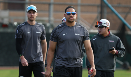 "LG 하면 팀 케미"...'통합챔피언 주역' 외인 투수들, 긍정적 분위기 속 2026시즌 이상 無