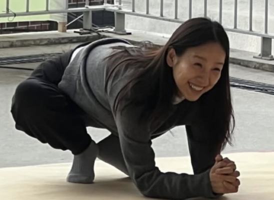 "따라하면 안돼요"...이효리 '고난이도' 요가에 주의 당부