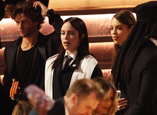 "빌어먹을 ICE" 빌리 아일리시, 그래미 '올해의 노래' 수상 후 트럼프 비난 [68th 그래미 어워즈]