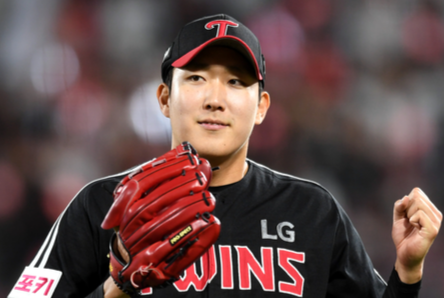 "공에 맞고 아웃까지?"...손주영은 다 계획이 있었구나! [KBO 진기명기]