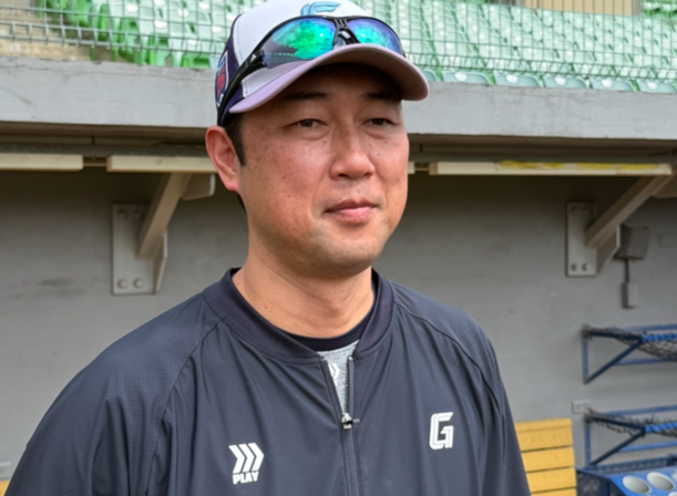 "비법 전수하겠다" 日 '40G 연속 무실점' 괴물 키워냈다→'現 롯데' 투수 총괄, 아픈 손가락 김진욱 깨울까 