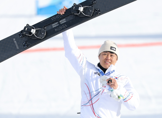 "스노보드는 내 인생" 아무도 주목하지 않은 '깜짝' 은메달...4번째 올림픽 도전에서 이뤄진 '37세' 김상겸의 꿈[2026 밀라노]