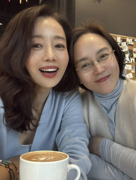 '子학교폭력 논란' 윤손하, 캐나다서 전한 근황..."내가 배우였었지"