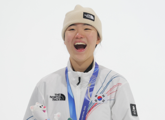 "처음 성공했어요" 18살 소녀가 쓴 '스노보드 역사'...겁 없이 덤볐다, '메달' 따라왔다 [2026 밀라노]