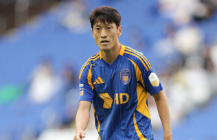 [단독]'세리머니 사과' 이청용, 은퇴 기로서 '승격팀' 인천 전격 입단...백의종군 심정, 윤정환 품에 안긴다