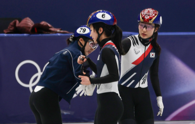 "다시 잘해보자" 김길리 눈물 닦아준 최민정...'시련 후 더 단단해진' 韓 쇼트트랙, 아직 안 끝났다 [밀라노 2026]