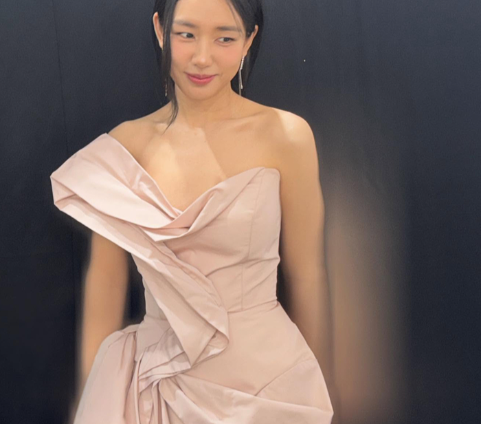 안은진, 10kg 감량 후 완성한 '극강의 한 줌 몸매'