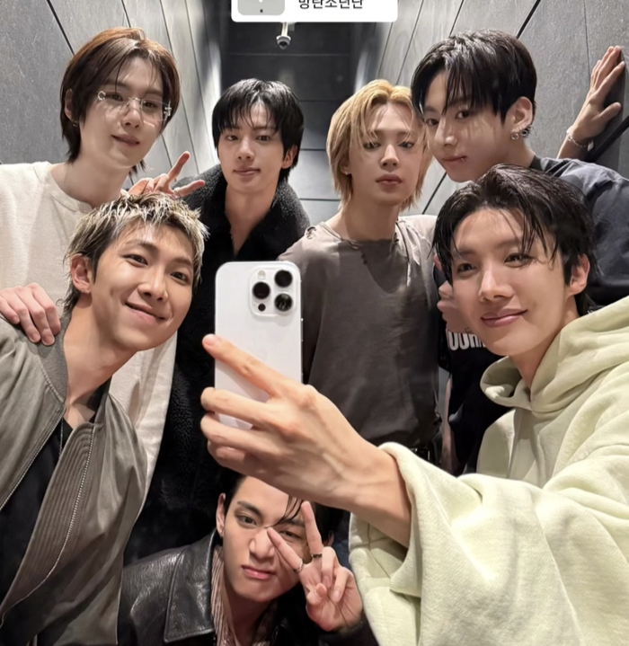 "7명 비주얼, 美쳤네"...방탄소년단 '완전체' 사진 깜짝 공개 