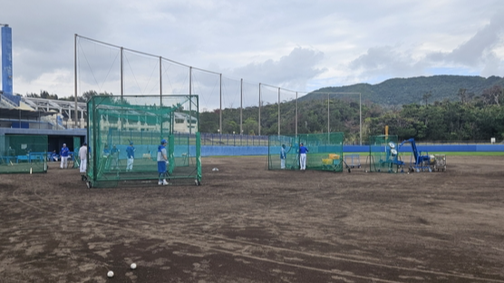 "점퍼 2개 가져왔는데" 삼성, 1년 전 '너무 추운 기억'..."오키나와, 올해는 따뜻하네" [SS오키나와in]