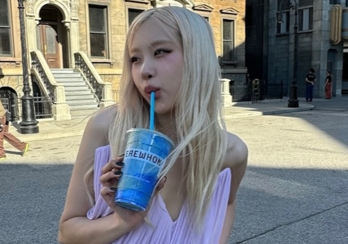 로제, 각선미 뽐내는 '하의 실종' 패션