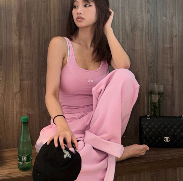 키스오브라이프 나띠, 러블리+섹시 핑크 무드