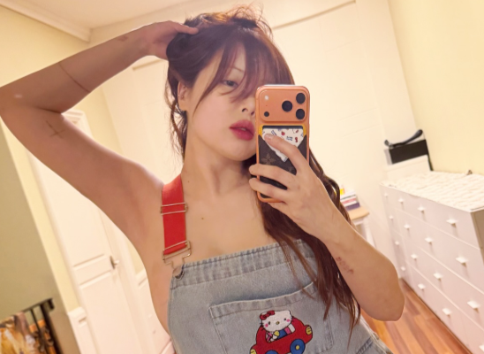 '용준형♥' 현아, 임신설 해명→멜빵만 입은 과감한 거울 셀카