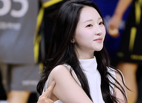 "리허설 아닙니다!"...치어리더 배수현과 이연진의 알콩달콩 신경전, 안무공연?!