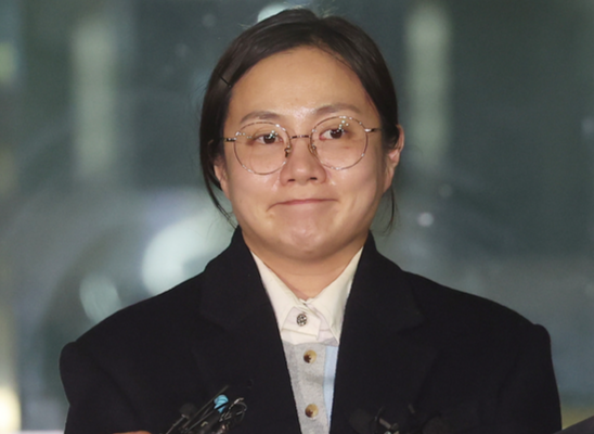 머리털 한웅큼? 박나래 근황 난무...갑질·의료법 위반 의혹은 수사중