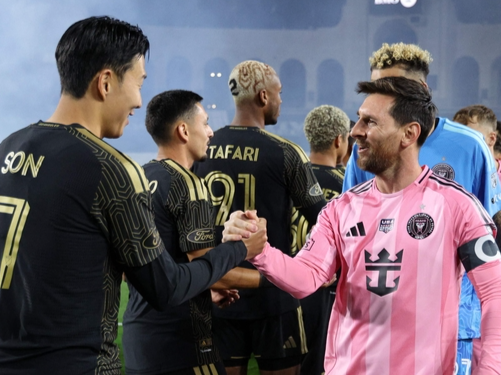 손흥민에게 '완패' 이후, 수아레스 '만류'에도 심판실 난입한 메시? "출입 제한 구역 아니다, 규정 위반 NO"