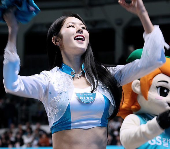 "존경받아 마땅한 복근!"...치어리더 박기량, 얼굴도 피지컬도 천재!