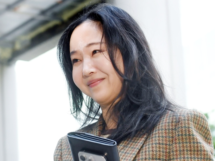 민희진, 뉴진스 기자회견 개입설에 정면 반박..."소설에 넘어갈 사람 없어"