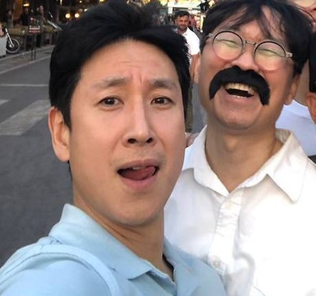 '왕과 사는 남자' 엔딩에 故 이선균 이름...장항준과 10년 우정 재조명