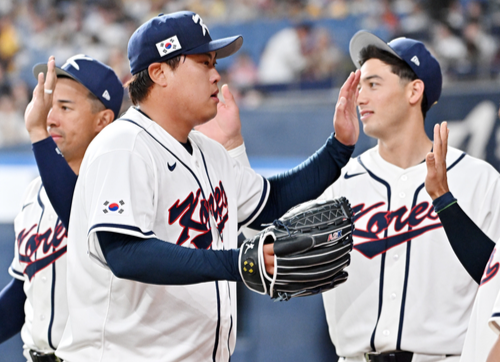 "한국 리더답다, 베테랑 품격 대단해" 日 한신 감독이 극찬한 류현진→잊지 말자, 한국은 '코리안 몬스터' 보유국이다  