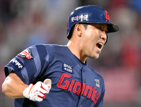 "일어나선 안 될 일" 팀 성적·개인 성적·선수단 관리...롯데 캡틴, 오늘도 '바쁘다'