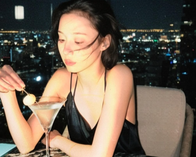 윈터, 슬립 드레스 입고 몽환적 분위기 'UP'