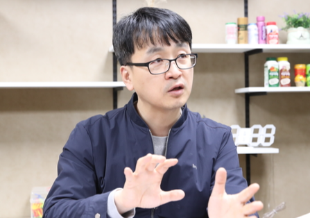 "균 왜 사 먹냐" 편견 깬 50년...hy, 'K-유산균'으로 글로벌 영토 확장 [K푸드 기획④]