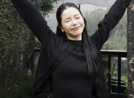 솔라, 골반에 겨우 걸친 치마 '아슬아슬하네'