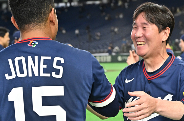 17년 만의 8강행, 기적을 만든 원동력은 '준비'였다...류지현 감독의 눈물 "선수들이 나를 살렸다" [SS도쿄in]