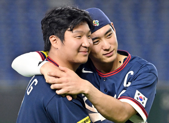 '한국의 보물' 문보경-'캡틴 코리아' 이정후, 한국 야구 자존심 지켰다 [2026 WBC]