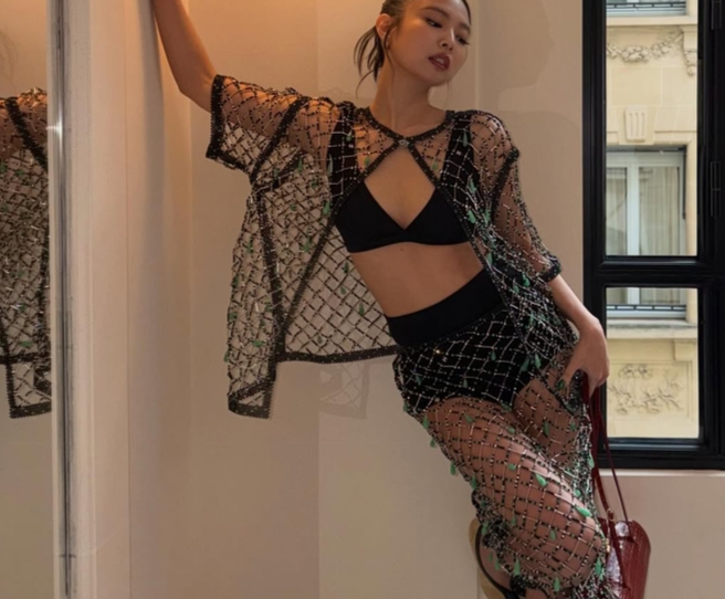 블랙핑크 제니, 속옷 위 망사룩에도 '시선 집중'