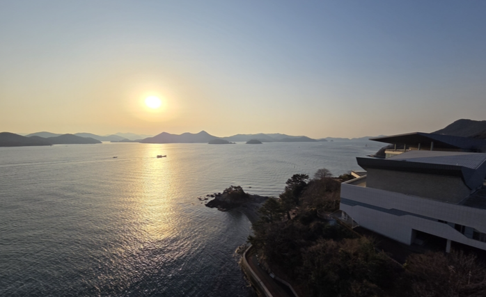 봄빛 물든 통영 앞바다, 30년 지기 마리나리조트에서 삶의 쉼표를 찍다