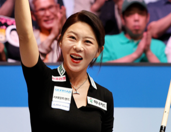 '당구 여왕' 김가영, 천적 관계 청산! '뜨는 별' 정수빈과 네 번째 대결만에 승리 '월챔 8강행'...차유람과 격돌