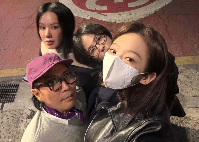 다비치 강민경, 송혜교·엄정화·정재형과 뭉쳤다! "모두 사랑해!"