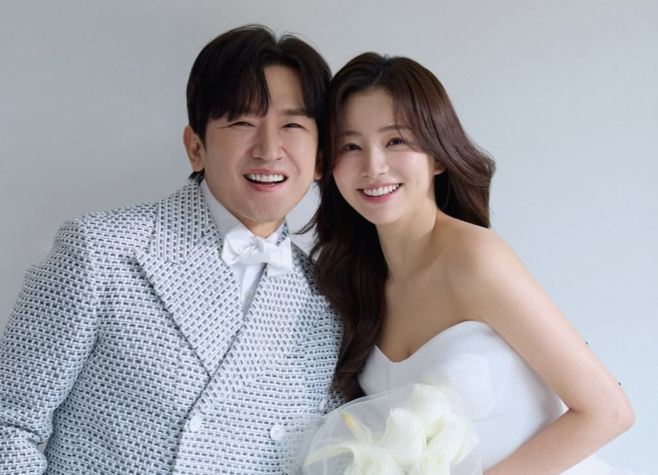 '두 딸 아빠' 이민우, 출산 3개월 된 '♥이아미'와 웨딩화보 공개