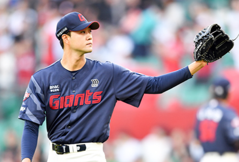 "김원중·최준용 실종, 롯데 비상!"...'160km 괴물' 윤성빈, 마침내 사직의 구세주 되나?