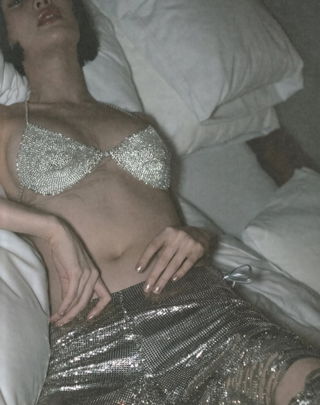 나나, '노브라+타투' 흔적까지 파격 노출 화보...레전드 찍었다