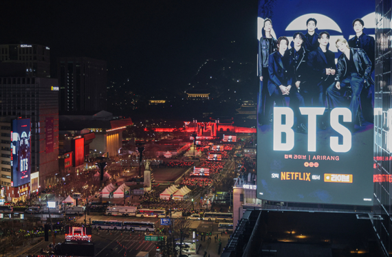"단 하루에 1조 2000억 효과"...호텔 만실·편의점 매출 최대 5배 뛴 'BTS노믹스' 위력