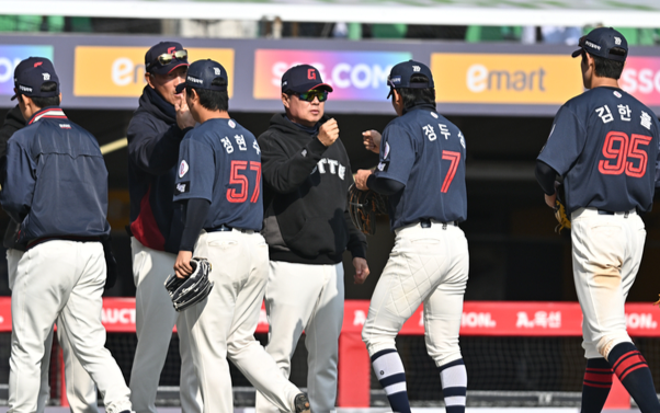 '봄바람 제대로 탔다' 롯데, 13번째 시범경기 우승...김태형 감독 "정규시즌 원동력 삼길"