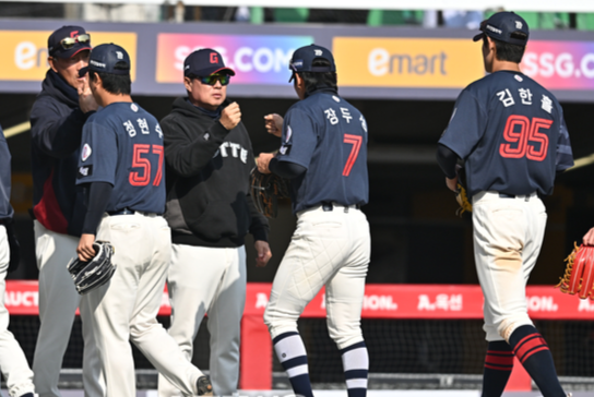 강팀과 차이? '시범경기 1위' 롯데 "공 못 쳤다고 주눅 들까 걱정"