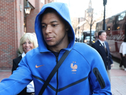 "멀쩡한 무릎을 봤다?" 음바페 부상 진단 논란... 도마 위 오른 레알 마드리드 의료진