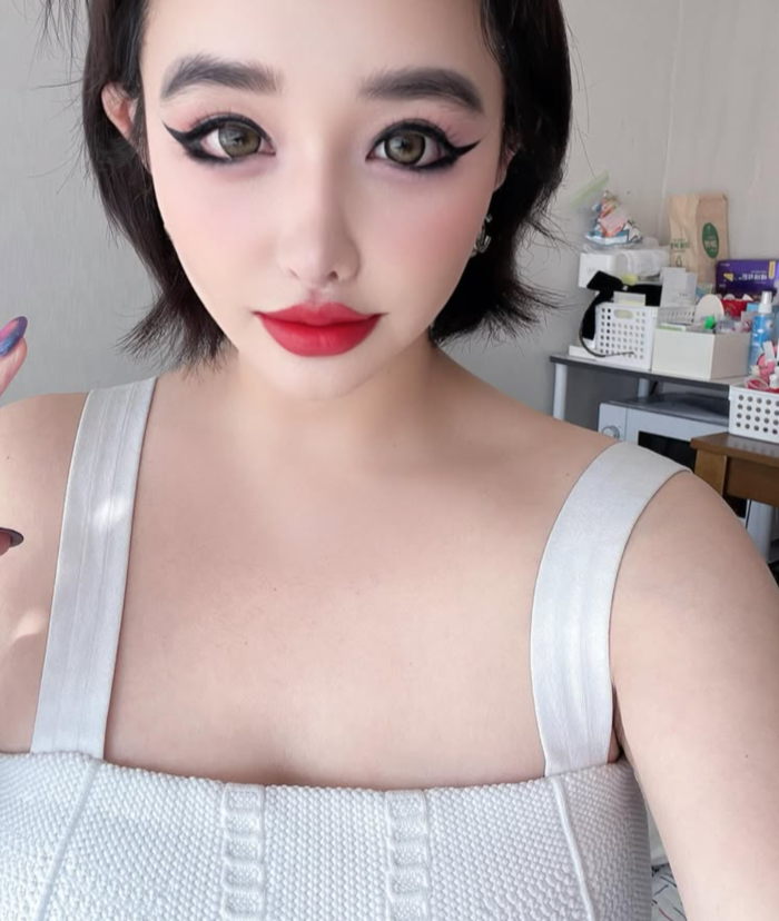 박봄, 마약 폭로글 이후 근황 공개 "생일축하합니다"