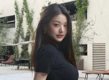 장원영 몸매가 이상한 게 아니다...'발목 자른 구도'가 비율 흐트렸다