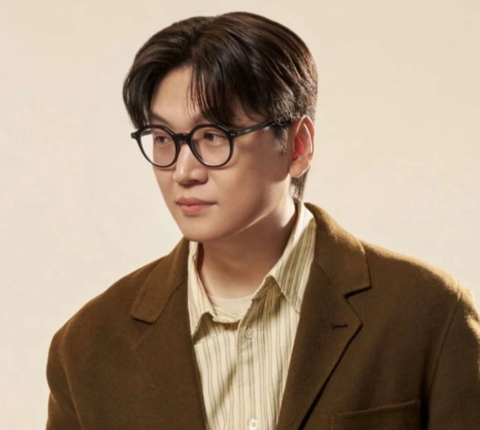 황석희, 성범죄 이력 의혹 제기에 게시물 '빛삭'+"법적 대응 검토" 입장...더 싸늘해진 여론